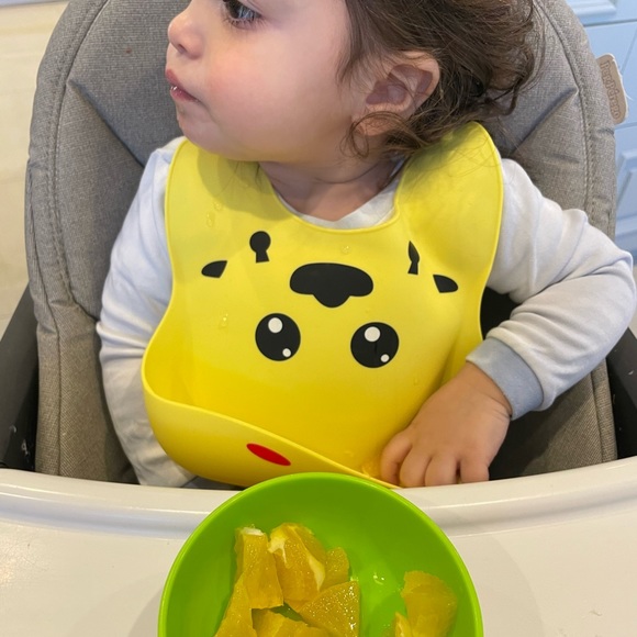 New 3 in a bag baby plastic bibs. One blue one grey one yellow🎉 - Picture 4 of 4